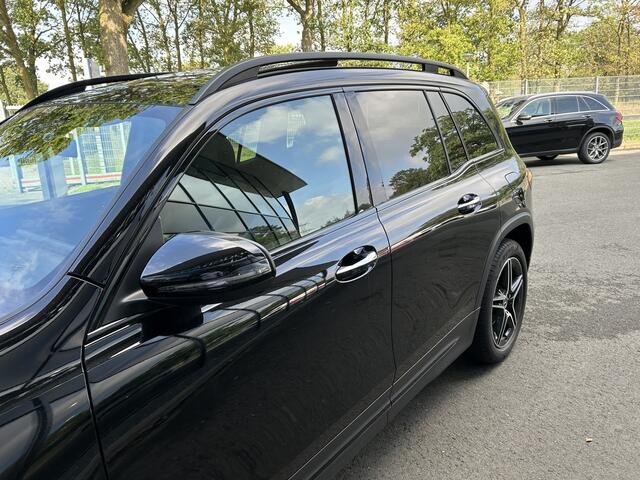 Mercedes-Benz GLB-Klasse 180 AMG 7-pers. // Trekhaak // Panoramadak // Memory // Keyless // Carplay // MultiBeam LED // Nightpakket // Sfeerverlichting