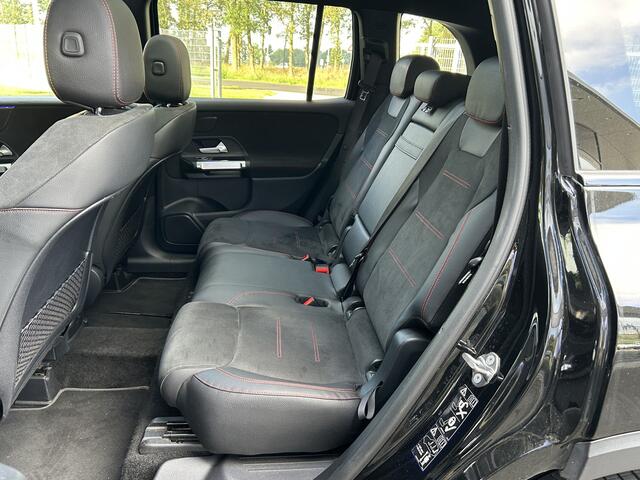 Mercedes-Benz GLB-Klasse 180 AMG 7-pers. // Trekhaak // Panoramadak // Memory // Keyless // Carplay // MultiBeam LED // Nightpakket // Sfeerverlichting