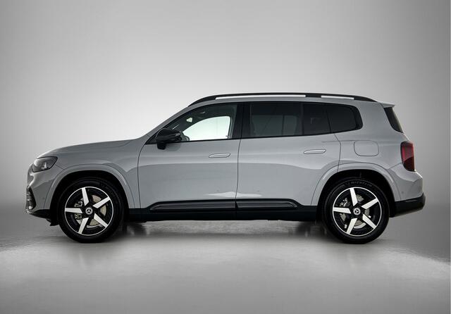 Mercedes-Benz GLB-Klasse 200 Business Solution AMG 7p. 58 kWh | Premium plus pakket | Nightpakket | Parkeerpakket | Trekhaak | Vast panoramadak | GUARD 360° | Massage functie | Burmester Surround Sound systeem | 19" vijfspaaks lichtmetalen AMG-velgen |