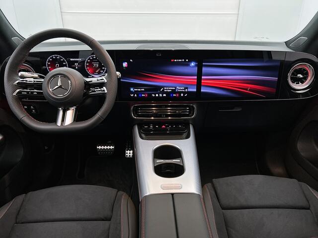 Mercedes-Benz GLB-Klasse 200 Business Solution AMG 7p. 58 kWh | Premium pakket | Winterpakket | Nightpakket | Sportstoelen pakket | Trekhaak | Vast panoramadak | 19" vijfspaaks lichtmetalen AMG-velgen | GUARD 360°|