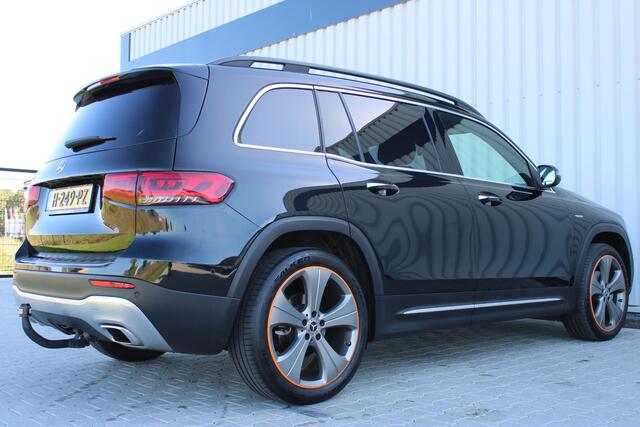 Mercedes-Benz GLB-Klasse 200 Premium Edition 1 | Incl. 12 maanden garantie | AMG Line | Stoelverwarming | Trekhaak | Elektrische kofferbakklep | Achteruitrijcamera | Keyless entry/start | Sfeerverlichting | Cruise controle | Lane assist | Climate controle | DAB | Lederen bekleding | Origineel NL Auto | NAP |