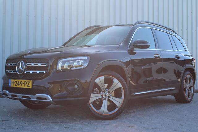 Mercedes-Benz GLB-Klasse 200 Premium Edition 1 | Incl. 12 maanden garantie | AMG Line | Stoelverwarming | Trekhaak | Elektrische kofferbakklep | Achteruitrijcamera | Keyless entry/start | Sfeerverlichting | Cruise controle | Lane assist | Climate controle | DAB | Lederen bekleding | Origineel NL Auto | NAP |