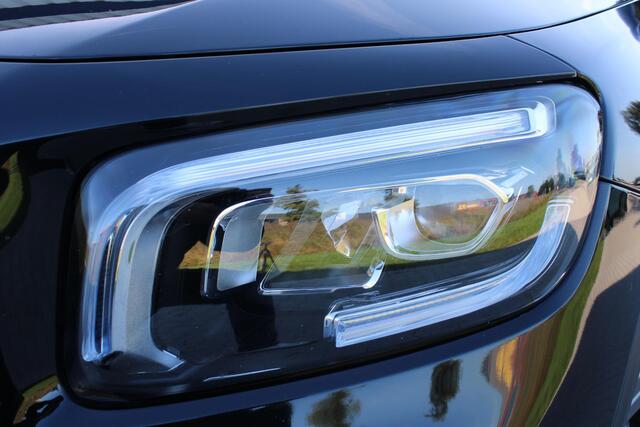 Mercedes-Benz GLB-Klasse 200 Premium Edition 1 | Incl. 12 maanden garantie | AMG Line | Stoelverwarming | Trekhaak | Elektrische kofferbakklep | Achteruitrijcamera | Keyless entry/start | Sfeerverlichting | Cruise controle | Lane assist | Climate controle | DAB | Lederen bekleding | Origineel NL Auto | NAP |