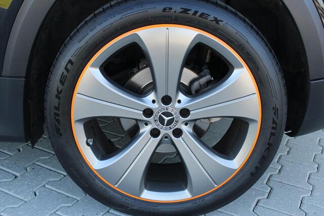 Mercedes-Benz GLB-Klasse 200 Premium Edition 1 | Incl. 12 maanden garantie | AMG Line | Stoelverwarming | Trekhaak | Elektrische kofferbakklep | Achteruitrijcamera | Keyless entry/start | Sfeerverlichting | Cruise controle | Lane assist | Climate controle | DAB | Lederen bekleding | Origineel NL Auto | NAP |