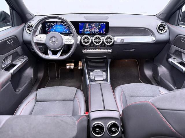 Mercedes-Benz GLB-Klasse 180 Business Solution AMG 7p. 7 Persoons | Premium Plus | AMG Line | Night Pakket | Panorama Schuif-Kanteldak. Inclusief 24 maanden Mercedes-Benz Certified garantie voor Europa.