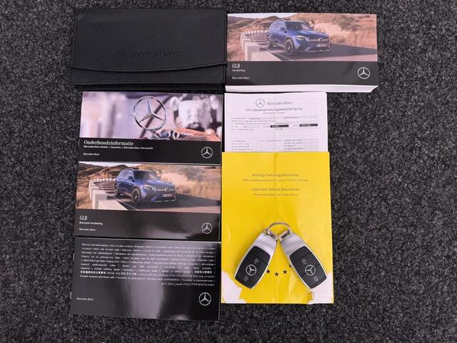 Mercedes-Benz GLB-Klasse 180 Business Solution AMG 7p. 7 Persoons | Premium Plus | AMG Line | Night Pakket | Panorama Schuif-Kanteldak. Inclusief 24 maanden Mercedes-Benz Certified garantie voor Europa.