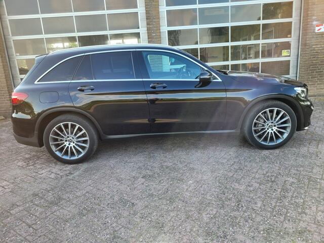 Mercedes-Benz GLC-KLASSE GLC 250 AUTOMAAT 4 MATIC AMG LINE 210 pk met trekhaak.