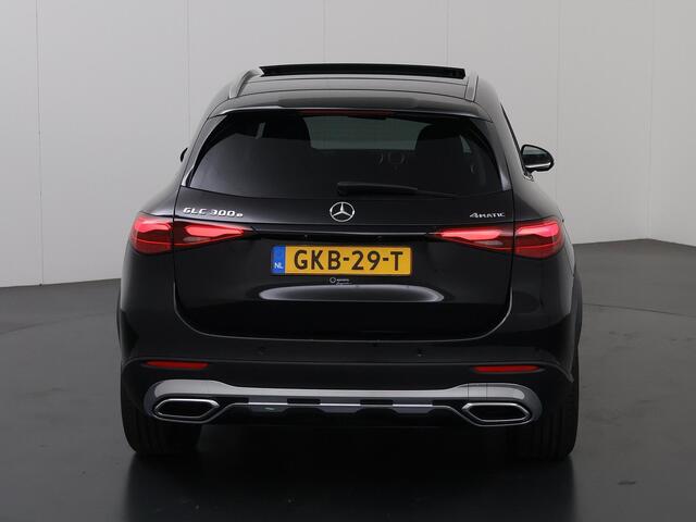 Mercedes-Benz GLC-KLASSE 300e 4MATIC Luxury Line Panoramadak | Digital Light | Trekhaak | Memory | Sfeerverlichting