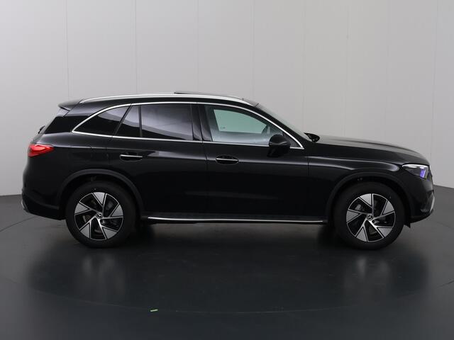 Mercedes-Benz GLC-KLASSE 300e 4MATIC Luxury Line Panoramadak | Digital Light | Trekhaak | Memory | Sfeerverlichting