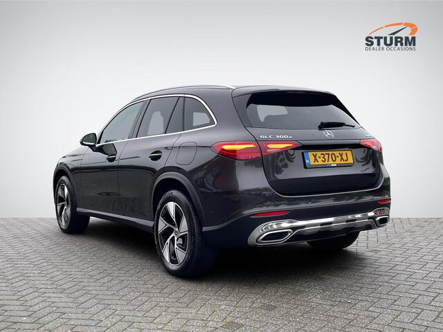 Mercedes-Benz GLC-KLASSE 300e 4MATIC Luxury Line NL-Auto | Panoramadak | Sfeerverlichting | Contourstoelen | 360° Camera | Stoelverwarming + Ventilatie | Adapt. Cruise Control | Rijklaarprijs!