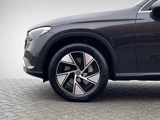 Mercedes-Benz GLC-KLASSE 300e 4MATIC Luxury Line NL-Auto | Panoramadak | Sfeerverlichting | Contourstoelen | 360° Camera | Stoelverwarming + Ventilatie | Adapt. Cruise Control | Rijklaarprijs!