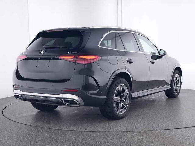 Mercedes-Benz GLC-KLASSE 300e 4MATIC AMG Line | Stoelkoeling | Panoramadak | Trekhaak | Rij asistentie |