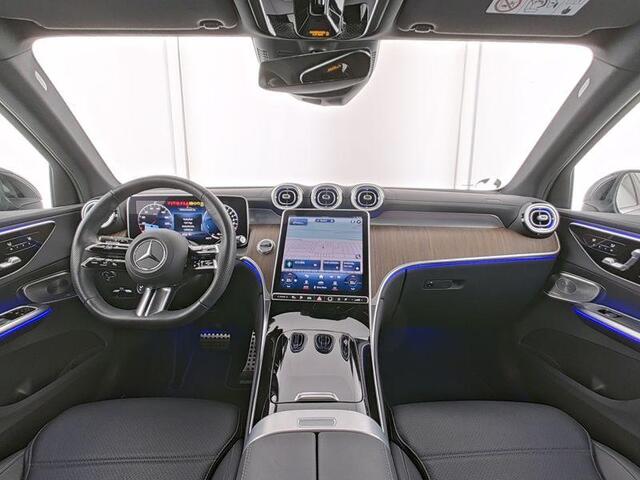 Mercedes-Benz GLC-KLASSE 300e 4MATIC AMG Line | Stoelkoeling | Panoramadak | Trekhaak | Rij asistentie |