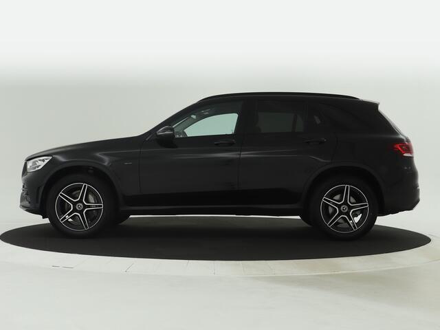 Mercedes-Benz GLC-KLASSE 300 e 4-MATIC Business Solution AMG | Dode Hoek Ass | Parkeerpakket met Camera | Sfeerverlichting | LED verlichting | Navigatie | Inclusief 24 maanden MB Certified garantie voor Europa.