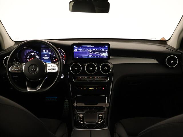 Mercedes-Benz GLC-KLASSE 300 e 4-MATIC Business Solution AMG | Dode Hoek Ass | Parkeerpakket met Camera | Sfeerverlichting | LED verlichting | Navigatie | Inclusief 24 maanden MB Certified garantie voor Europa.