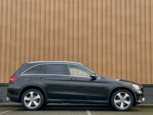 Mercedes-Benz GLC-KLASSE 250 4MATIC Prestige | Panoramadak | Leder | Camera | Navigatie | Stoelverwarming | Elektrische Achterklep | Isofix | Parkeersensoren | 19" Lichtmetaal | Cruise Control |