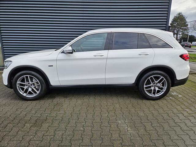 Mercedes-Benz GLC-KLASSE 300e 4MATIC AMG Plug In Hybrid Dealer O.H PHEV | Apple Carplay | Camera | Alcantara Sportstoelen Verwarmd | 19"L.M | Navi | DAB |