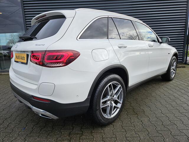 Mercedes-Benz GLC-KLASSE 300e 4MATIC AMG Plug In Hybrid Dealer O.H PHEV | Apple Carplay | Camera | Alcantara Sportstoelen Verwarmd | 19"L.M | Navi | DAB |