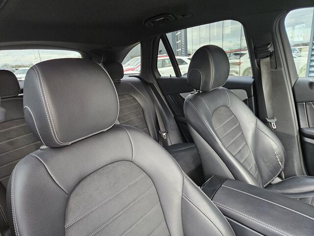Mercedes-Benz GLC-KLASSE 300e 4MATIC AMG Plug In Hybrid Dealer O.H PHEV | Apple Carplay | Camera | Alcantara Sportstoelen Verwarmd | 19"L.M | Navi | DAB |