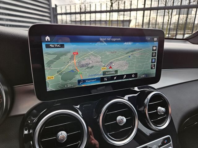 Mercedes-Benz GLC-KLASSE 300e 4MATIC AMG Plug In Hybrid Dealer O.H PHEV | Apple Carplay | Camera | Alcantara Sportstoelen Verwarmd | 19"L.M | Navi | DAB |