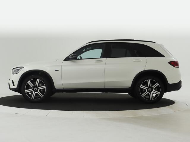 Mercedes-Benz GLC-KLASSE 300 e Plug-In Hybride | Burmester | Panoramadak | Memory Stoelen | Multibeam LED | Trekhaak | Distronic | Navigatie | Inclusief 24 maanden MB Certified garantie voor Europa.