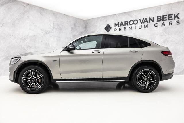 Mercedes-Benz GLC-KLASSE Coupé 300e 4MATIC Premium+ AMG | Schuifdak | E-Trekhaak | Memory | Carbon