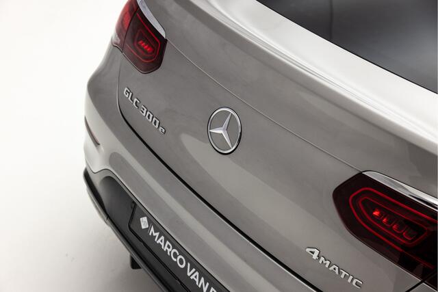 Mercedes-Benz GLC-KLASSE Coupé 300e 4MATIC Premium+ AMG | Schuifdak | E-Trekhaak | Memory | Carbon