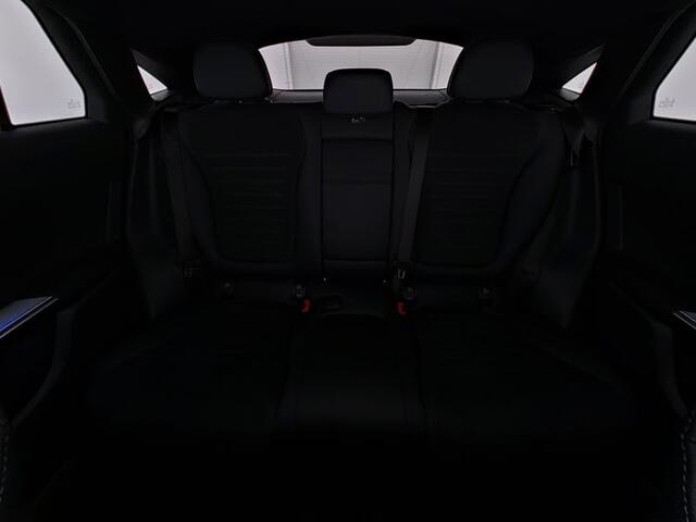 Mercedes-Benz GLC-KLASSE Coupé 300 e 4MATIC AMG Plug-In Hybride | AMG Line | Night Pakket | Panorama Schuif-Kanteldak | Trekhaak | Digital Light | Distronic | Inclusief 24 maanden MB Certified garantie voor Europa.