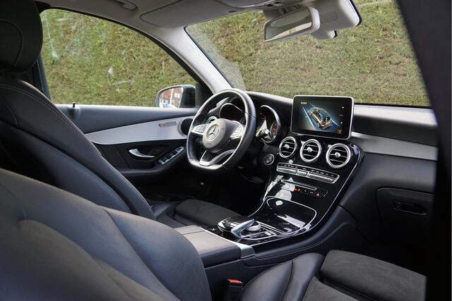 Mercedes-Benz GLC-KLASSE 250 4MATIC AMG Line | Distronic Trekhaak Night