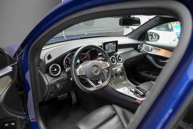 Mercedes-Benz GLC-KLASSE Coupé 250 210pk 4MATIC Premium |Org. NL|1e eigenaar|dealer onderhouden|AMG pakket|schuif/kantel dak|Burmester|Carbon interieur|Ambient light|Apple Carplay|blind spot|360 camera|elk. achterklep|trekhaak|20"|