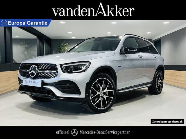 Mercedes-Benz GLC-KLASSE 300e AMG // Panoramadak // Burmester // Distronic // Carbon // MultiBeam LED // 360 Camera // Sfeerverlichting // Night Pakket // Carplay // Treeplanken // Digitaal dashbord