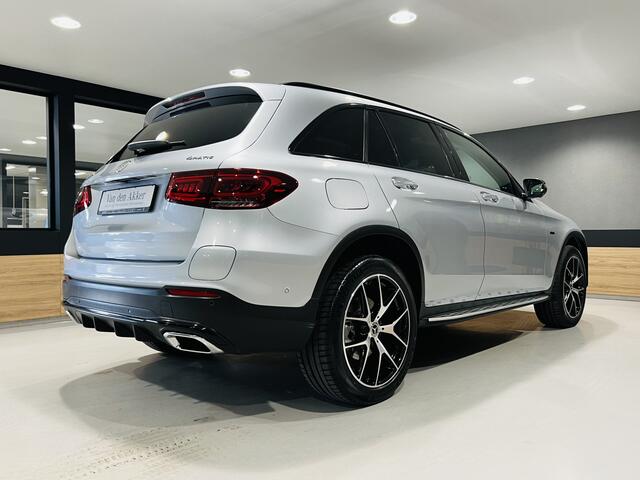 Mercedes-Benz GLC-KLASSE 300e AMG // Panoramadak // Burmester // Distronic // Carbon // MultiBeam LED // 360 Camera // Sfeerverlichting // Night Pakket // Carplay // Treeplanken // Digitaal dashbord