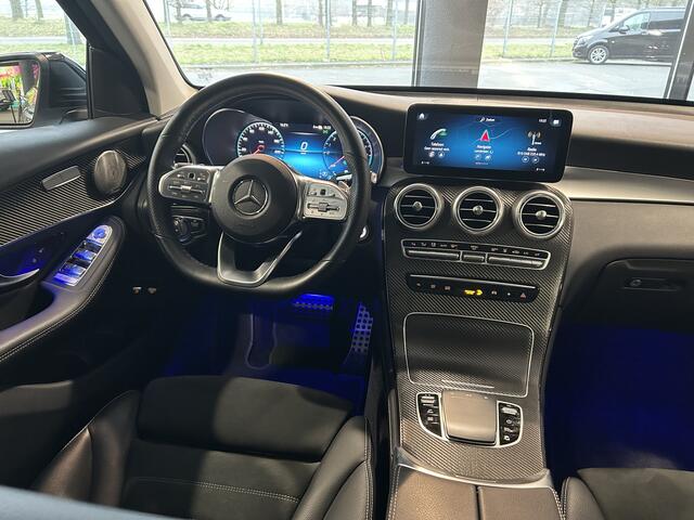 Mercedes-Benz GLC-KLASSE 300e AMG // Panoramadak // Burmester // Distronic // Carbon // MultiBeam LED // 360 Camera // Sfeerverlichting // Night Pakket // Carplay // Treeplanken // Digitaal dashbord