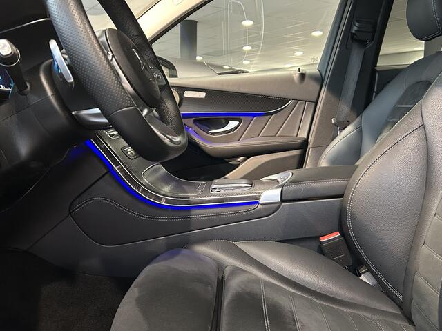 Mercedes-Benz GLC-KLASSE 300e AMG // Panoramadak // Burmester // Distronic // Carbon // MultiBeam LED // 360 Camera // Sfeerverlichting // Night Pakket // Carplay // Treeplanken // Digitaal dashbord