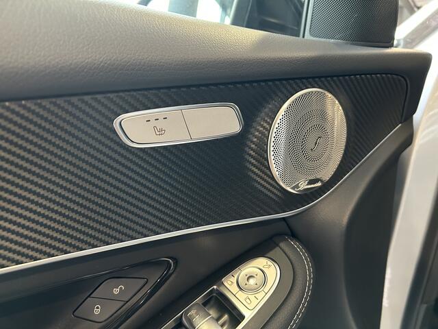 Mercedes-Benz GLC-KLASSE 300e AMG // Panoramadak // Burmester // Distronic // Carbon // MultiBeam LED // 360 Camera // Sfeerverlichting // Night Pakket // Carplay // Treeplanken // Digitaal dashbord