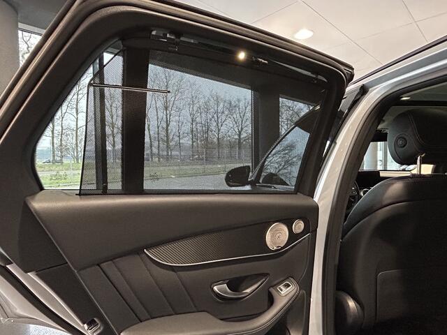 Mercedes-Benz GLC-KLASSE 300e AMG // Panoramadak // Burmester // Distronic // Carbon // MultiBeam LED // 360 Camera // Sfeerverlichting // Night Pakket // Carplay // Treeplanken // Digitaal dashbord