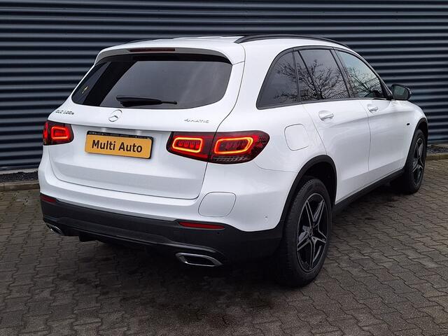 Mercedes-Benz GLC-KLASSE 300e 4MATIC AMG Night Plug in Hybrid 320pk | PHEV | Panodak | Trekhaak af Fabriek | Carplay | Navi | Camera | Spraakbediening | DAB | Stoelverwarming | Cruise Control |