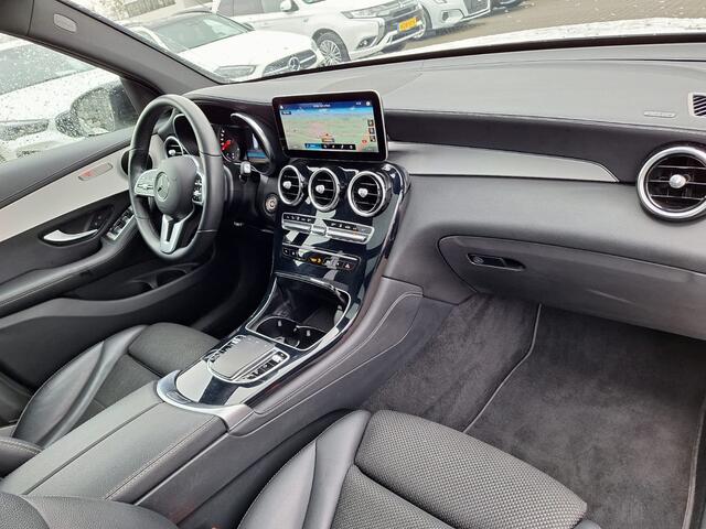 Mercedes-Benz GLC-KLASSE 300e 4MATIC AMG Night Plug in Hybrid 320pk | PHEV | Panodak | Trekhaak af Fabriek | Carplay | Navi | Camera | Spraakbediening | DAB | Stoelverwarming | Cruise Control |