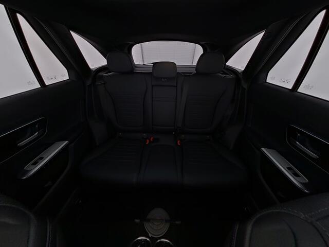 Mercedes-Benz GLC-KLASSE 300 e 4-Matic AMG Nightpakket | Trekhaak | Panoramadak | Keyless Go | Memory | Dode Hoek Ass | Sfeerverlichting | Inclusief 24 maanden MB Certified garantie voor Europa.