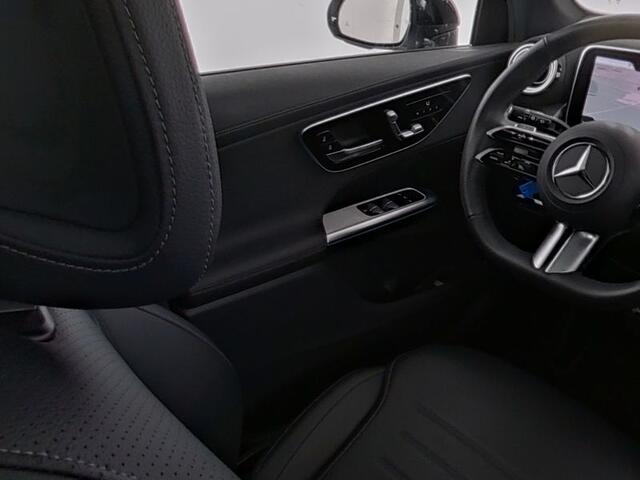 Mercedes-Benz GLC-KLASSE 300 e 4-Matic AMG Nightpakket | Trekhaak | Panoramadak | Keyless Go | Memory | Dode Hoek Ass | Sfeerverlichting | Inclusief 24 maanden MB Certified garantie voor Europa.