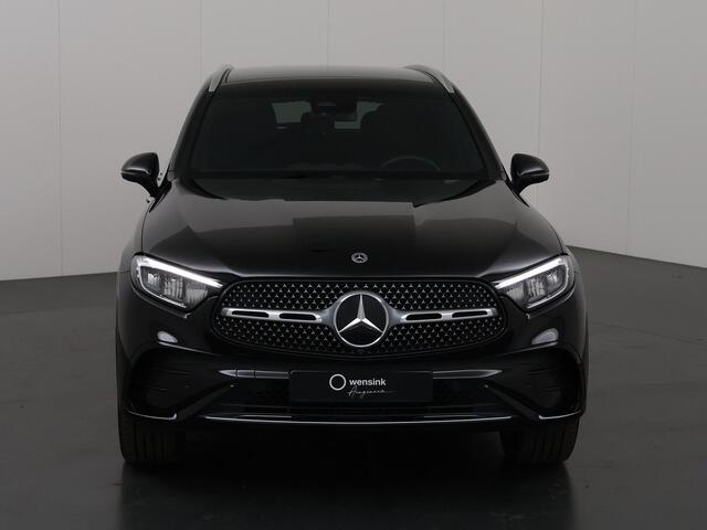 Mercedes-Benz GLC-KLASSE 300e 4MATIC AMG Line | AMG | Panoramadak | Trekhaak | | Sfeerverlichting | Apple carplay / Android auto | Adaptive cruise control | 360°C Camera |