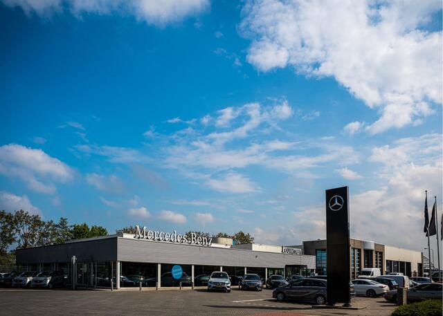 Mercedes-Benz GLC-KLASSE 300 e 4MATIC Plug-In Hybride | Trekhaak | Panorama Schuif-Kanteldak | 360° camera | Memory stoelen | EASY PACK achterklep | Inclusief 24 maanden MB Certified garantie voor Europa.
