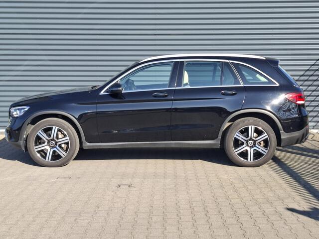 Mercedes-Benz GLC-KLASSE 300e 4MATIC Premium Plug in Hybrid 320pk PHEV | Adaptive Cruise | Apple Carplay | Lederen Sportstoelen | Camera | L.M. 19" | Sfeerverlichting | Multi Beam LED | Stoelverwarming | DAB | Navigatie |