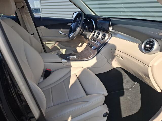 Mercedes-Benz GLC-KLASSE 300e 4MATIC Premium Plug in Hybrid 320pk PHEV | Adaptive Cruise | Apple Carplay | Lederen Sportstoelen | Camera | L.M. 19" | Sfeerverlichting | Multi Beam LED | Stoelverwarming | DAB | Navigatie |