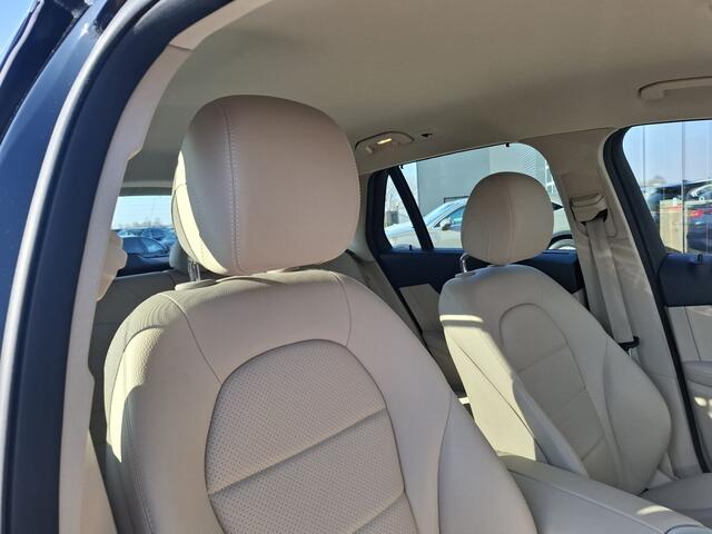 Mercedes-Benz GLC-KLASSE 300e 4MATIC Premium Plug in Hybrid 320pk PHEV | Adaptive Cruise | Apple Carplay | Lederen Sportstoelen | Camera | L.M. 19" | Sfeerverlichting | Multi Beam LED | Stoelverwarming | DAB | Navigatie |