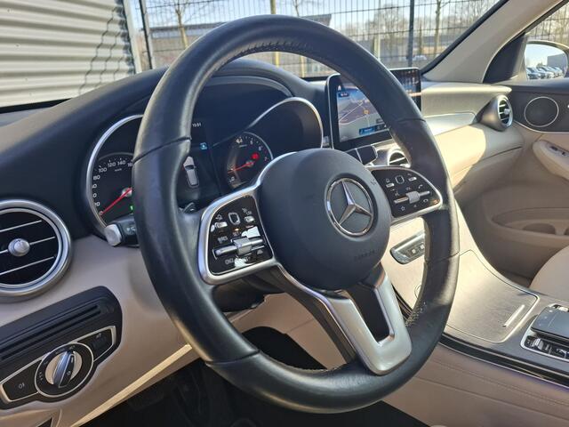 Mercedes-Benz GLC-KLASSE 300e 4MATIC Premium Plug in Hybrid 320pk PHEV | Adaptive Cruise | Apple Carplay | Lederen Sportstoelen | Camera | L.M. 19" | Sfeerverlichting | Multi Beam LED | Stoelverwarming | DAB | Navigatie |