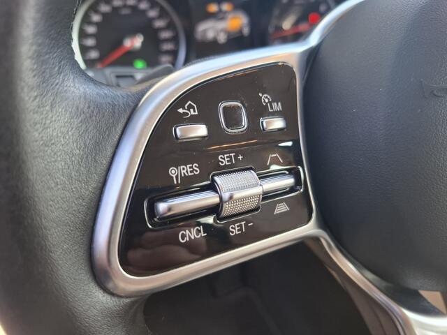 Mercedes-Benz GLC-KLASSE 300e 4MATIC Premium Plug in Hybrid 320pk PHEV | Adaptive Cruise | Apple Carplay | Lederen Sportstoelen | Camera | L.M. 19" | Sfeerverlichting | Multi Beam LED | Stoelverwarming | DAB | Navigatie |