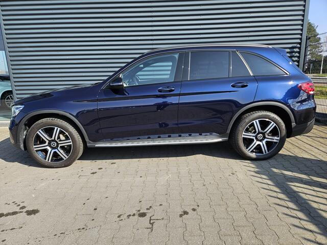Mercedes-Benz GLC-KLASSE 300e 4MATIC Night Plug In Hybrid Dealer O.H 320pk PHEV | Panodak | Adaptive Cruise | Sideskirts | Multibeam LED | Lederen Sportstoelen | Apple Carplay | 19"L.M | BLIS |