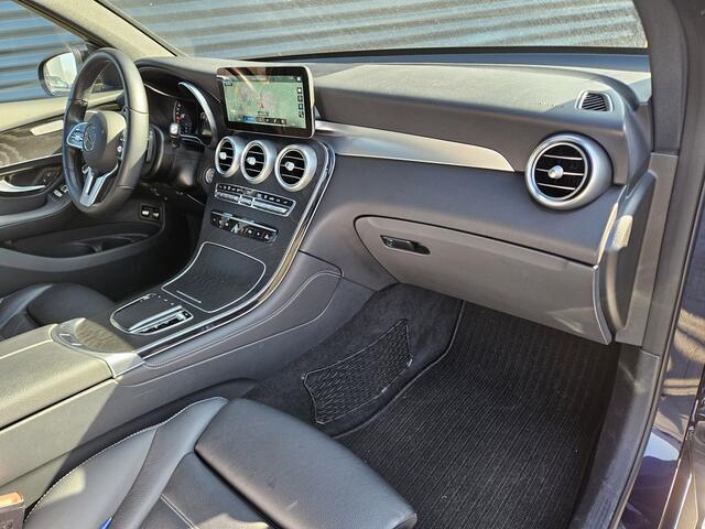 Mercedes-Benz GLC-KLASSE 300e 4MATIC Night Plug In Hybrid Dealer O.H 320pk PHEV | Panodak | Adaptive Cruise | Sideskirts | Multibeam LED | Lederen Sportstoelen | Apple Carplay | 19"L.M | BLIS |
