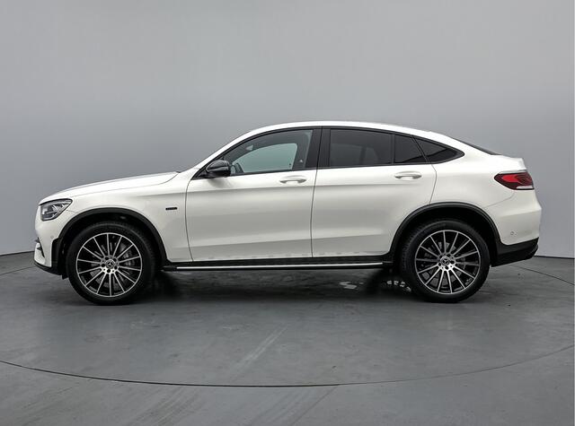 Mercedes-Benz GLC-KLASSE Coupé 300 e 4MATIC Business Solution AMG | Achteruirijcamera | Multispaaks | Navigatie | Nightpaklket | Treeplanken | Inclusief 24 maanden MB Certified garantie voor Europa.